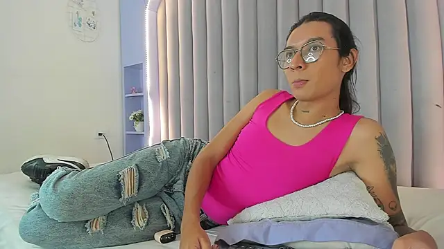 LauraaGomezz   online show from September 8, 7:35 pm