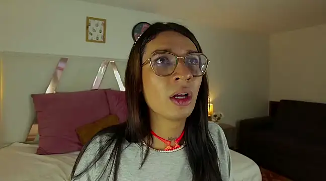 LauraaGomezz   online show from March 7, 1:42 am