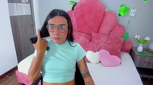 LauraaGomezz   online show from March 17, 10:29 pm