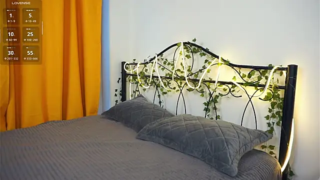 VeronaCritchlow online show from November 9, 7:12 am