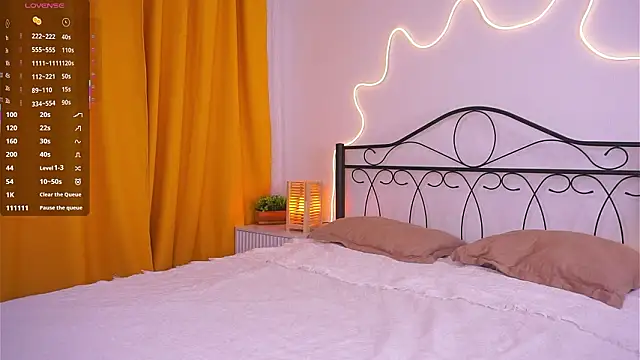 VeronaCritchlow online show from March 25, 7:19 am