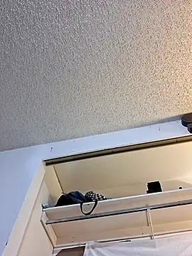 Johndis805 online show from November 18, 12:15 am