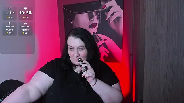 QueenOfHaze online show from May 20, 9:45 pm