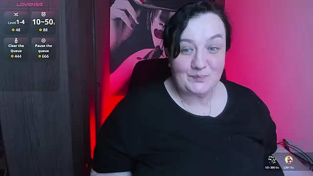 QueenOfHaze online show from June 10, 9:05 pm