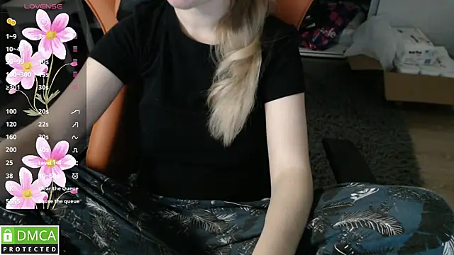 Snapshot of crystalyss chatting on November 14, 2:37 am crystalyss online show from November 14, 2:37 am