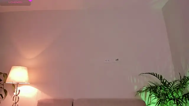 Hannah Jonhson online show from April 11, 3:47 am