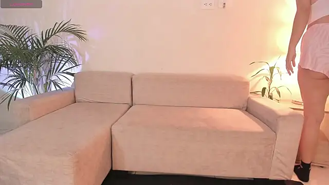 Hannah Jonhson online show from February 28, 4:01 am