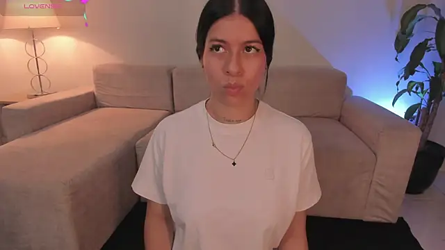 Hannah Jonhson online show from May 28, 8:48 pm