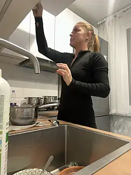 Donna Sun online show from February 10, 6:35 pm