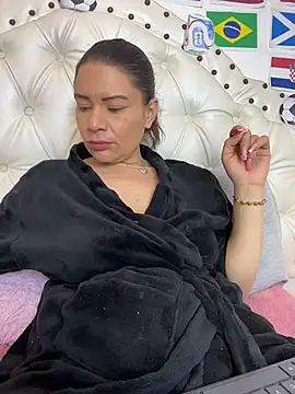Snapshot of isabelajonesgl chatting on June 18, 7:52 pm isabelajonesgl online show from June 18, 7:52 pm
