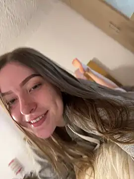 Snapshot of eilynxx chatting on February 13, 9:27 pm eilynxx online show from February 13, 9:27 pm