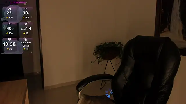 Snapshot of eilynxx chatting on November 25, 12:11 am eilynxx online show from November 25, 12:11 am