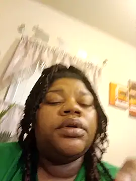 Snapshot of Big_BodyDee chatting on November 17, 2:04 am Big BodyDee online show from November 17, 2:04 am