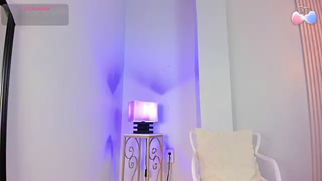 Snapshot of alana_rossetti chatting on June 8, 12:06 pm alana rossetti online show from June 8, 12:06 pm