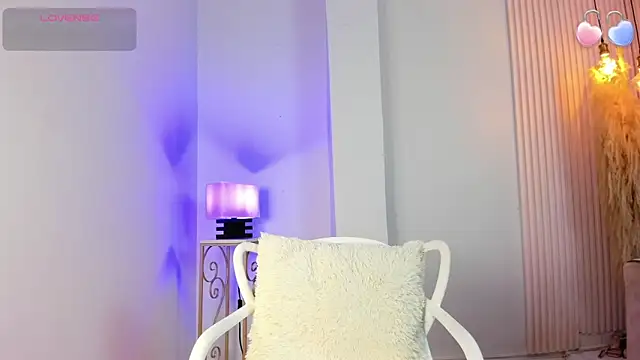 Snapshot of alana_rossetti chatting on June 20, 12:10 pm alana rossetti online show from June 20, 12:10 pm