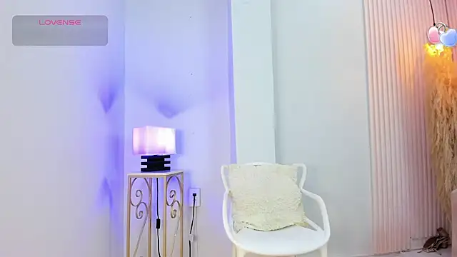Snapshot of alana_rossetti chatting on June 27, 12:11 pm alana rossetti online show from June 27, 12:11 pm