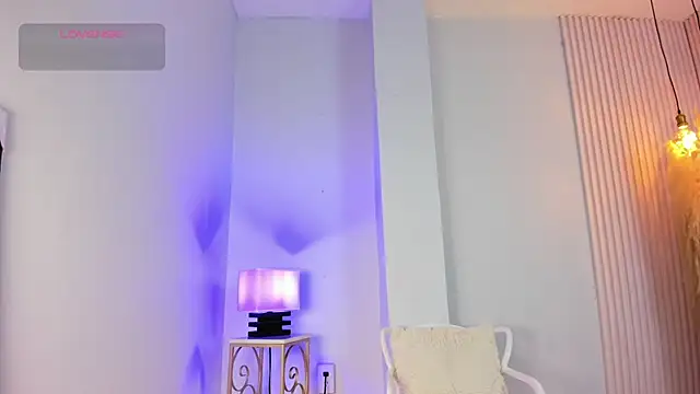 Snapshot of alana_rossetti chatting on June 25, 12:10 pm alana rossetti online show from June 25, 12:10 pm