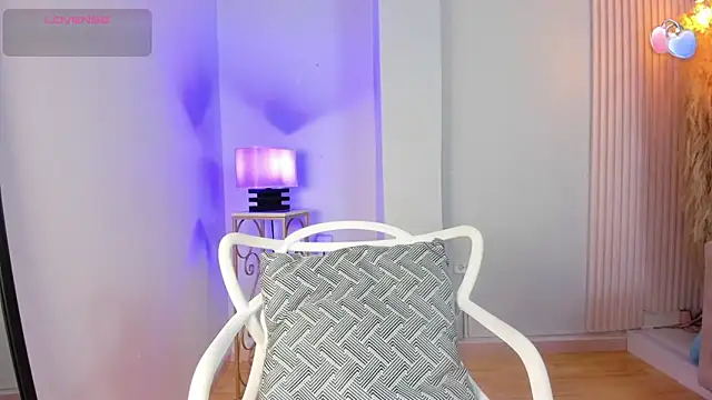 Snapshot of alana_rossetti chatting on June 12, 11:30 am alana rossetti online show from June 12, 11:30 am