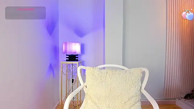 Snapshot of alana_rossetti chatting on July 15, 7:10 pm alana rossetti online show from July 15, 7:10 pm