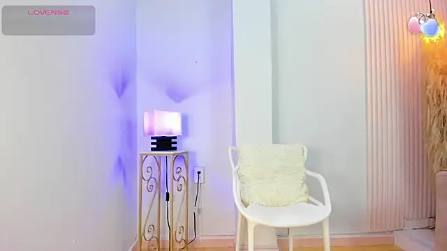 Snapshot of alana_rossetti chatting on June 17, 12:04 pm alana rossetti online show from June 17, 12:04 pm