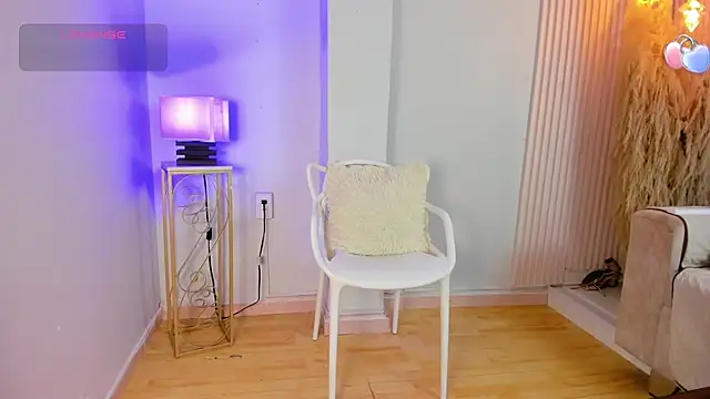 Snapshot of alana_rossetti chatting on July 12, 2:56 am alana rossetti online show from July 12, 2:56 am