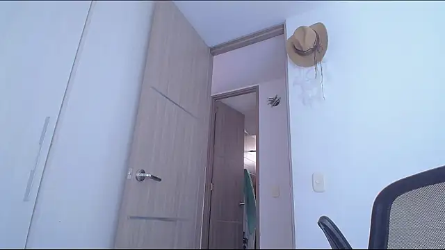 Zoedaniels online show from March 4, 9:33 pm