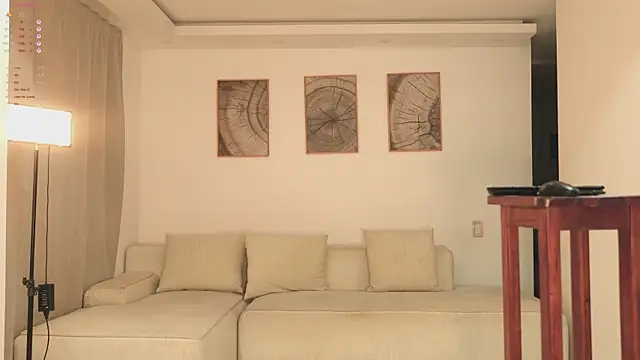 cinnamon crisss online show from May 16, 1:59 am