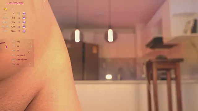 Snapshot of cinnamon_crisss chatting on December 3, 12:44 am cinnamon crisss online show from December 3, 12:44 am