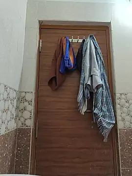 Snapshot of randit7 chatting on February 6, 3:24 am randit7 online show from February 6, 3:24 am