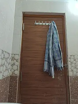 Snapshot of randit7 chatting on March 13, 3:11 am randit7 online show from March 13, 3:11 am