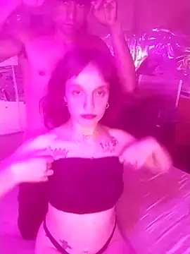 parejarica420 online show from May 11, 3:19 am