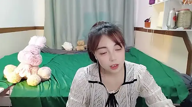 Snapshot of Song_99 chatting on February 18, 5:42 pm Song 99 online show from February 18, 5:42 pm