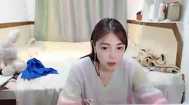 Snapshot of Song_99 chatting on February 16, 6:21 pm Song 99 online show from February 16, 6:21 pm