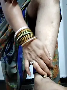 Snapshot of laxmitelugu78 chatting on March 5, 10:33 am laxmitelugu78 online show from March 5, 10:33 am