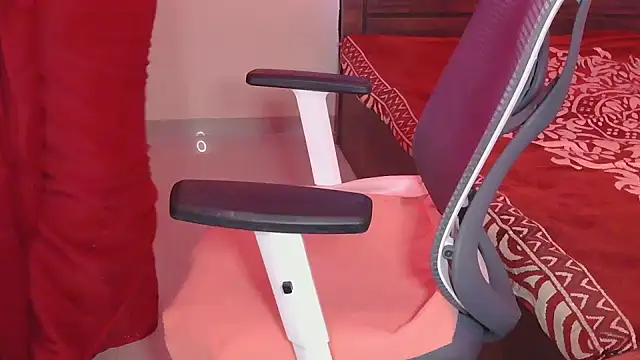 PRIYANKAUAE online show from November 26, 9:53 am