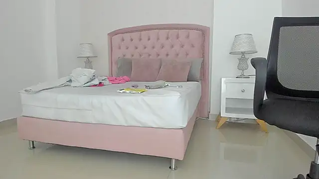 Kendall  Fox online show from September 24, 6:31 am