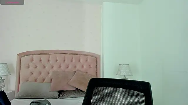 Kendall  Fox online show from October 17, 4:49 am