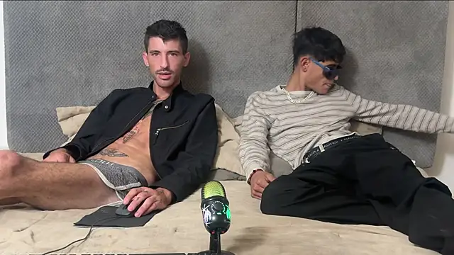 badrolemodelx online show from April 29, 10:19 am