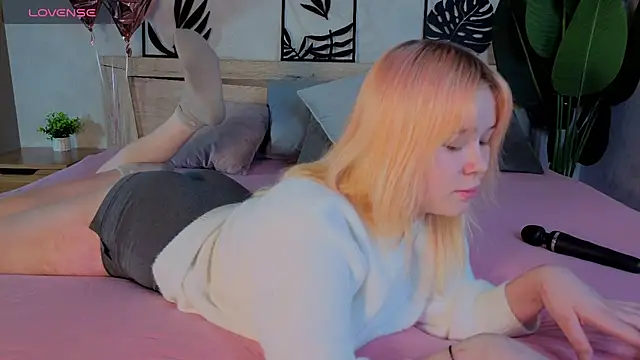 Amy Kimberlly online show from February 28, 6:35 am