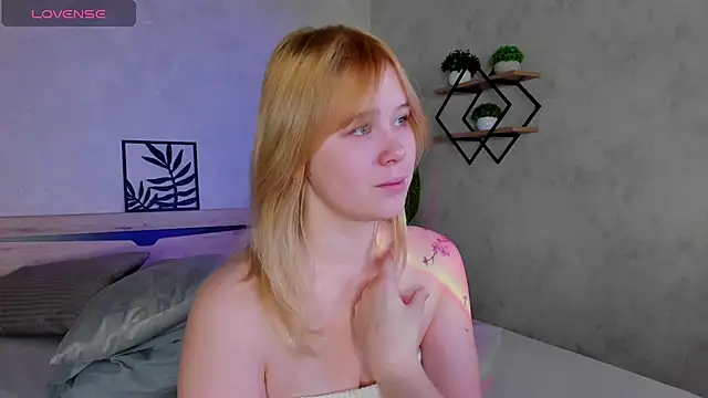 Snapshot of Amy_Kimberlly chatting on October 6, 12:12 am Amy Kimberlly online show from October 6, 12:12 am