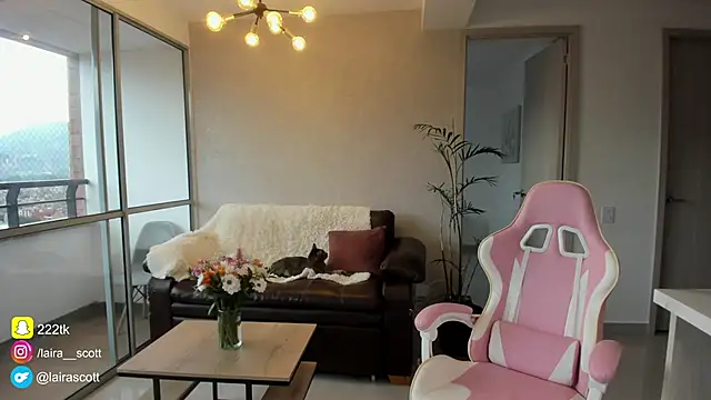 LairaScott online show from February 26, 10:15 pm