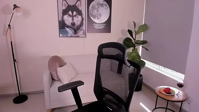 LairaScott online show from December 14, 9:20 pm