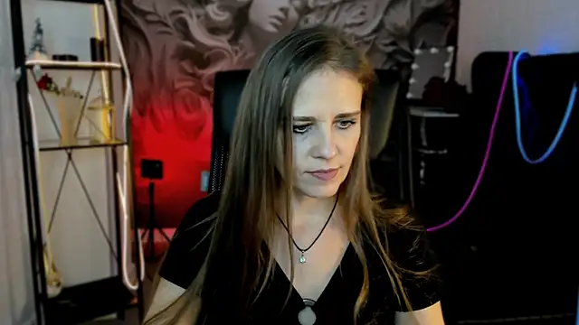 Snapshot of EmiliaBedy chatting on March 10, 10:18 am EmiliaBedy online show from March 10, 10:18 am