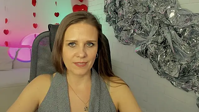 Snapshot of EmiliaBedy chatting on February 18, 12:17 pm EmiliaBedy online show from February 18, 12:17 pm