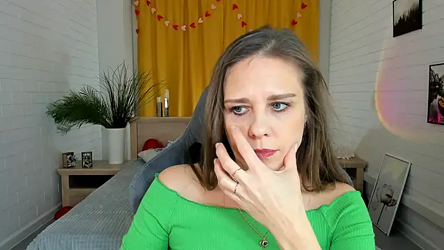 Snapshot of EmiliaBedy chatting on February 26, 12:05 pm EmiliaBedy online show from February 26, 12:05 pm