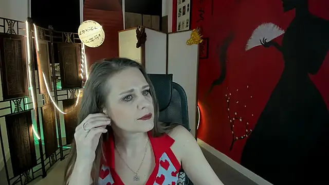 Snapshot of EmiliaBedy chatting on March 4, 9:07 am EmiliaBedy online show from March 4, 9:07 am