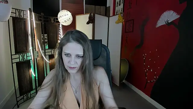 Snapshot of EmiliaBedy chatting on February 28, 9:04 am EmiliaBedy online show from February 28, 9:04 am