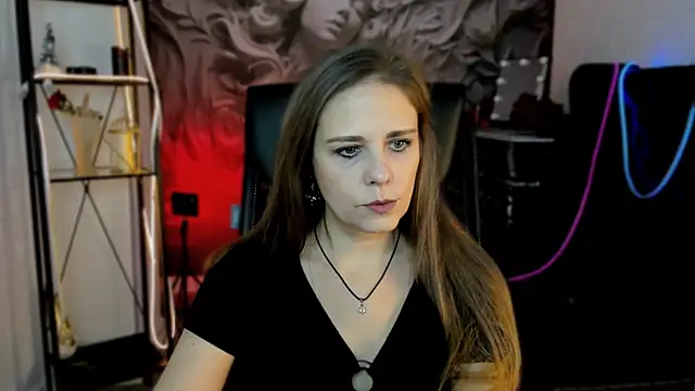 Snapshot of EmiliaBedy chatting on March 10, 7:11 am EmiliaBedy online show from March 10, 7:11 am