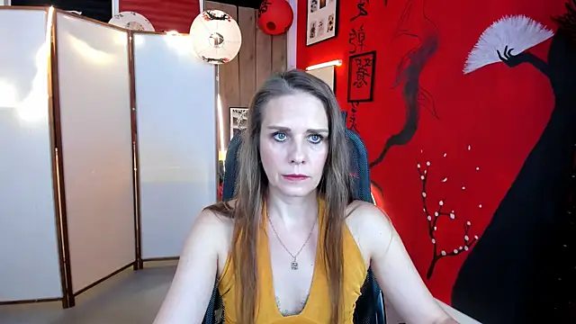 Snapshot of EmiliaBedy chatting on September 16, 9:10 am EmiliaBedy online show from September 16, 9:10 am