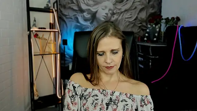 Snapshot of EmiliaBedy chatting on March 14, 8:21 am EmiliaBedy online show from March 14, 8:21 am
